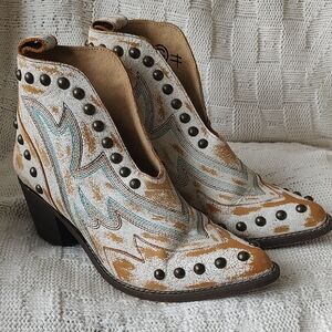 Circle G by Corral Studded Western Bootie Boots Distressed EUC 8